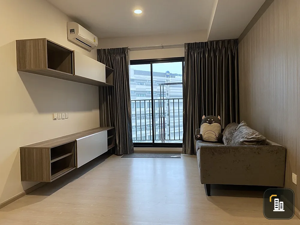 For sale: Knightsbridge Phahonyothin-Interchange. The room is decorated simply, looks good and stylish, just carry one bag and move in.