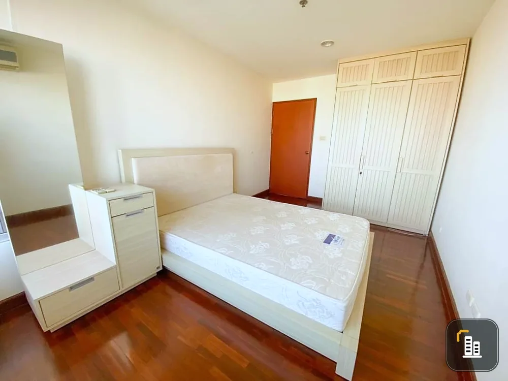 Condo for rent, River Haven (Charoen Krung 76/1), Chao Phraya River view. Saw Asiatique with a balcony.