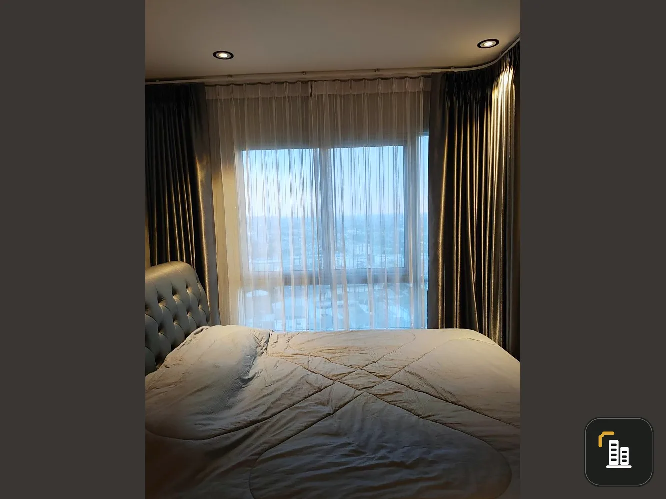 For sale: The President Phetkasem-Bang Khae, corner room, has privacy. The big sofa is very comfortable to sit on. You must reserve now.