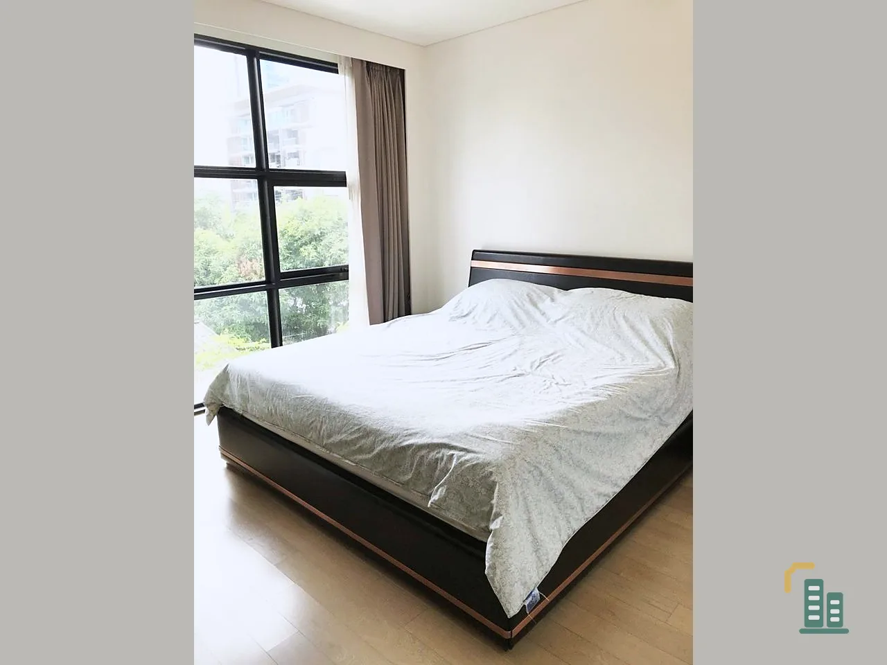 For sale for rent, Sukhumvit 61 mode, room decorated with good style, wide and large, just carry one bag and move in.
