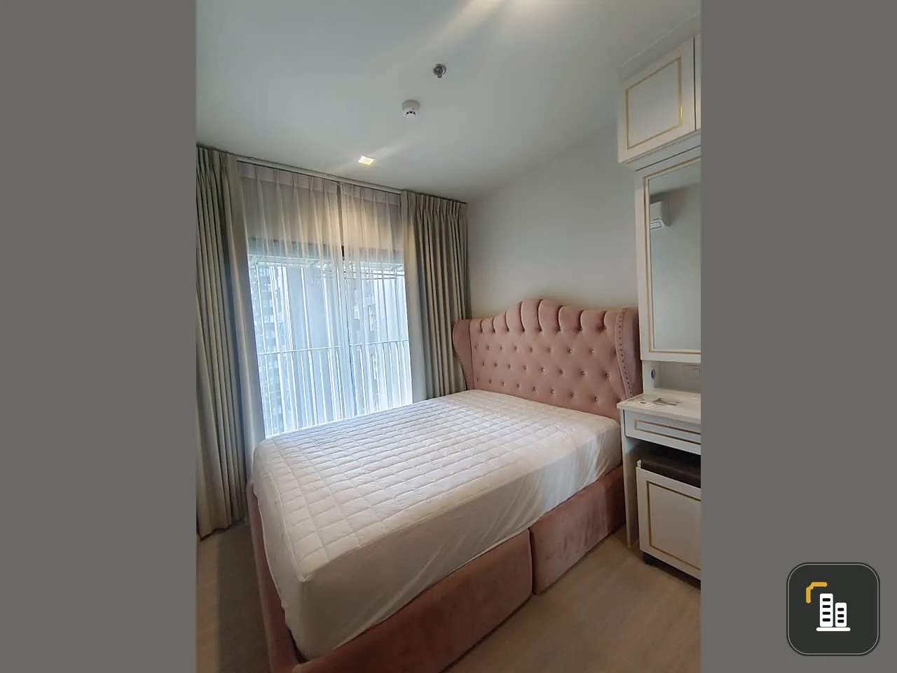 For rent Life Asoke-Rama 9 1 bedroom plus beautifully decorated room with built-ins. The whole room is very good. Don't let it slip away.