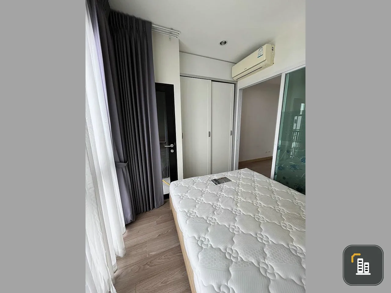 For sale: Esttro Condominium, nice room, complete amenities, good price, hurry and reserve now.