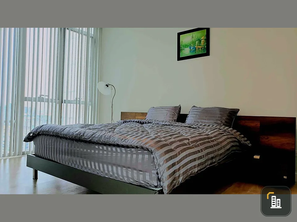 For rent or sale: The Room BTS Wongwian Yai, corner room, very beautiful city view. Lots of usable space Don't just look and reserve now.
