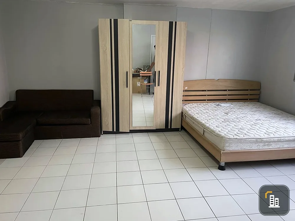 For sale, for rent, Lumpini Center Happyland Phase 1-4, studio room, fully furnished, very good price, must reserve now.