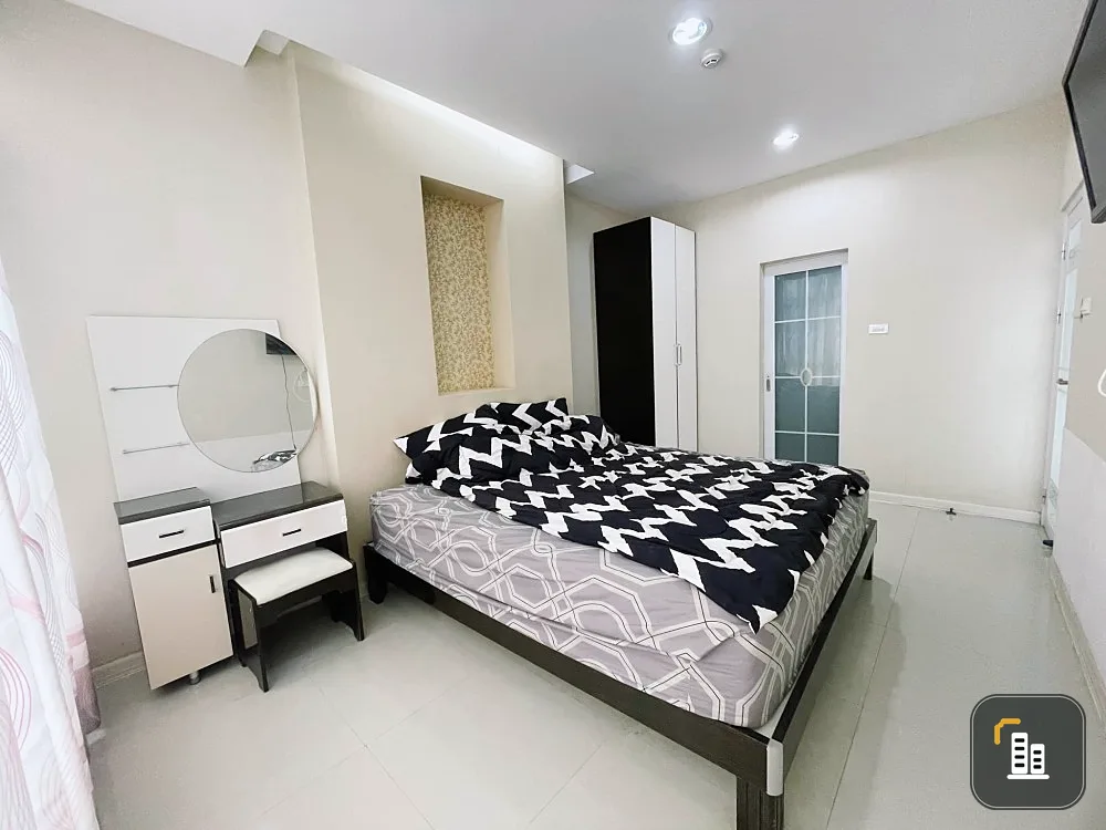 For sale CC Condominium 1 (Pattaya Central), corner room, nice decoration. Install wallpaper well. If interested, reserve now.