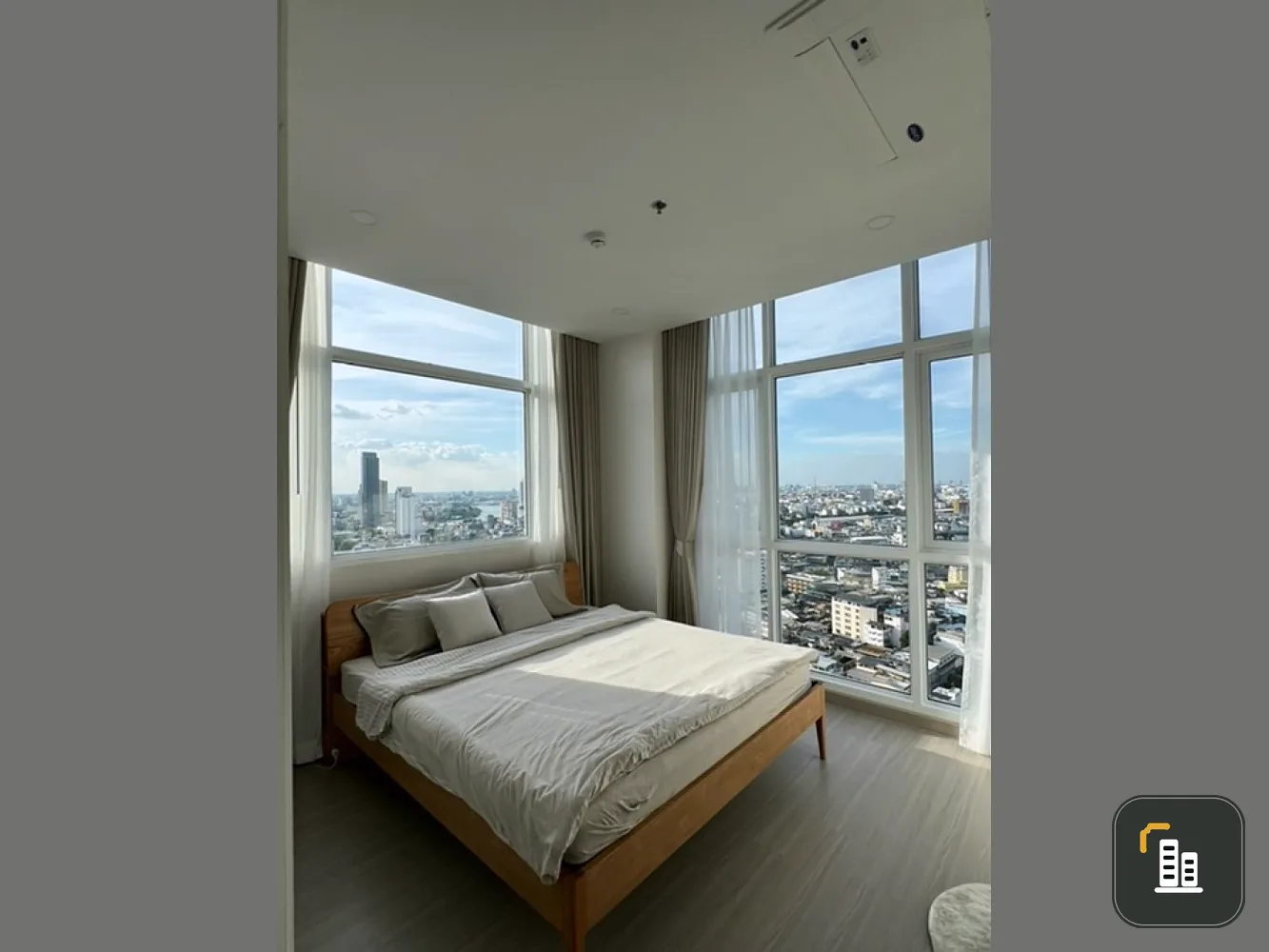 For rent, Supalai Premier Si Phraya-Samyan, 26th floor, great city view. A minimalist decorated room. Very minimal. Hurry and reserve.