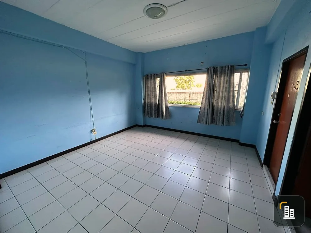 For sale: Lumpini Center Happyland Phase 1-4. The room is simply decorated, looks good and has style. Don't just look. Hurry and reserve now.