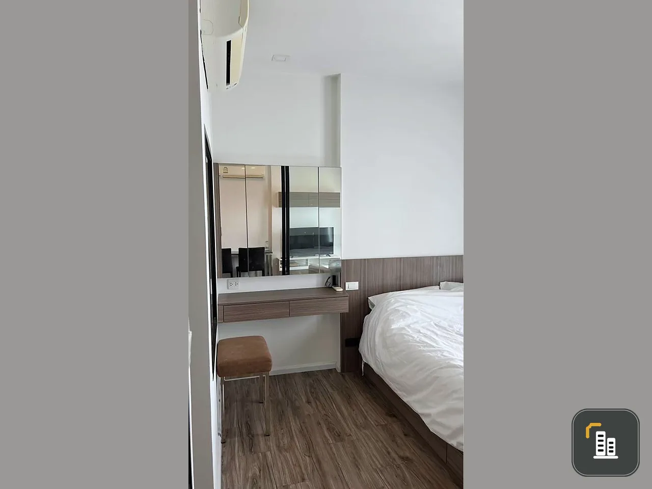 For sale and rent: Knightsbridge The Ocean Sriracha, 25th floor, great sea view, complete set of furniture, hurry and reserve now.