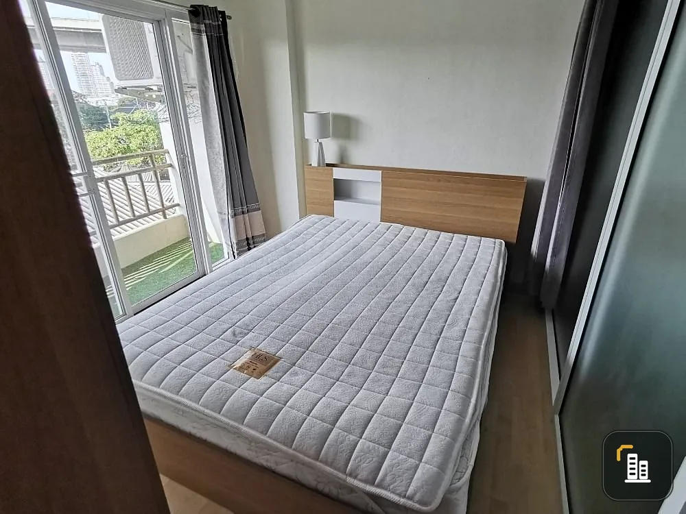 Charoenkrung Place for sale, 4th floor, spacious room, comfortable to live in, good price. If interested, hurry and reserve now. Don't miss it.