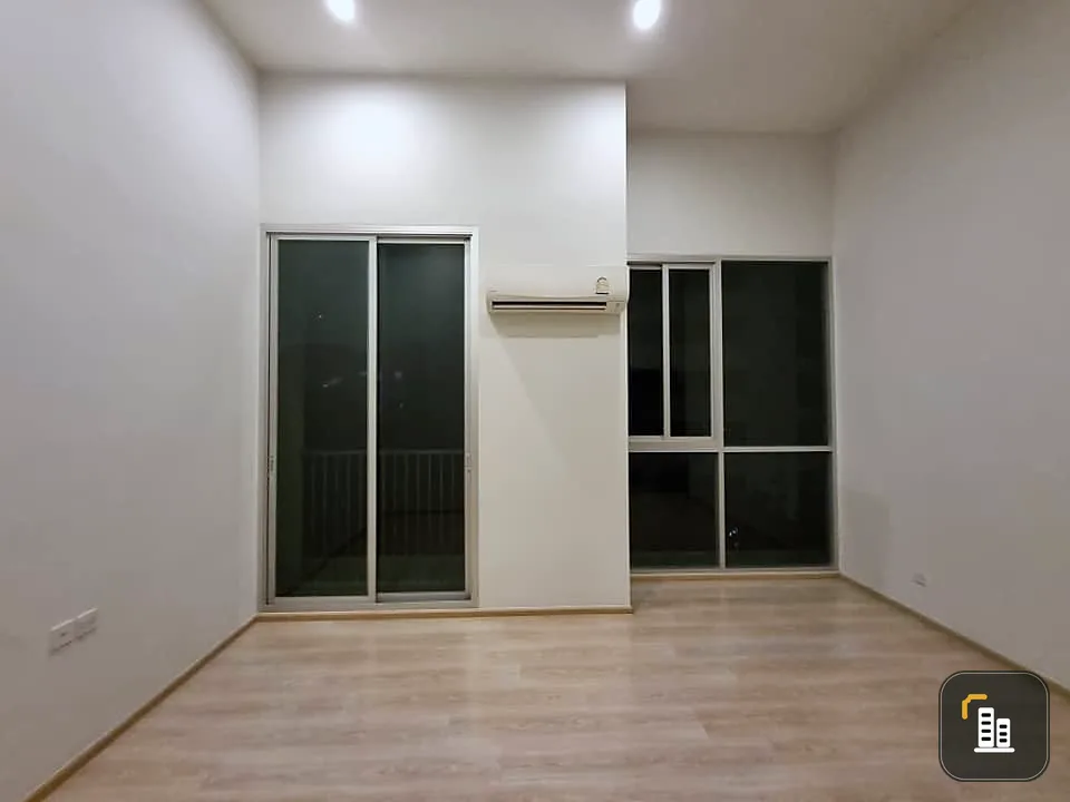 For sale: Noble Revolve Ratchada, large spacious room with usable space. High ceilings Room decoration line, reserve now.