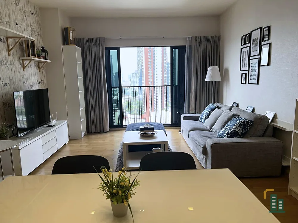 Condo for rent: Noble Reveal, comfortable sofa, lots of usable space. Plus it's a corner room. Just carry your bag and move in.