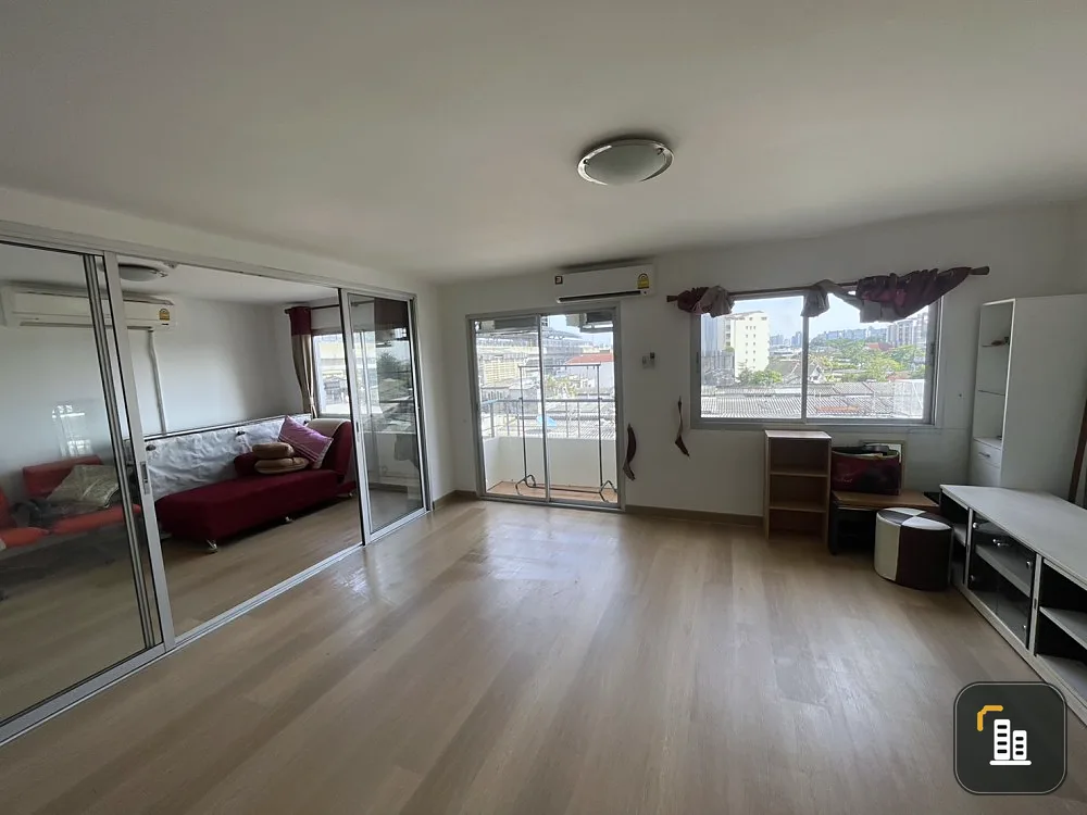 For sale: The Fifth Avenue Ratchada-Wong Sawang, corner room, good view, not blocked, amenities ready, book now.