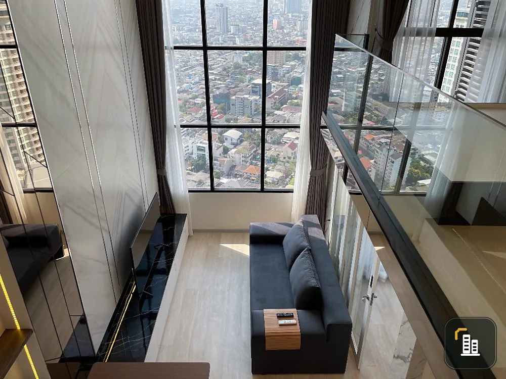 Condo for sale, Knightsbridge Prime Sathorn, comfortable bed, comfortable sofa, room decorated with extremely luxurious built-ins. Don't miss it.