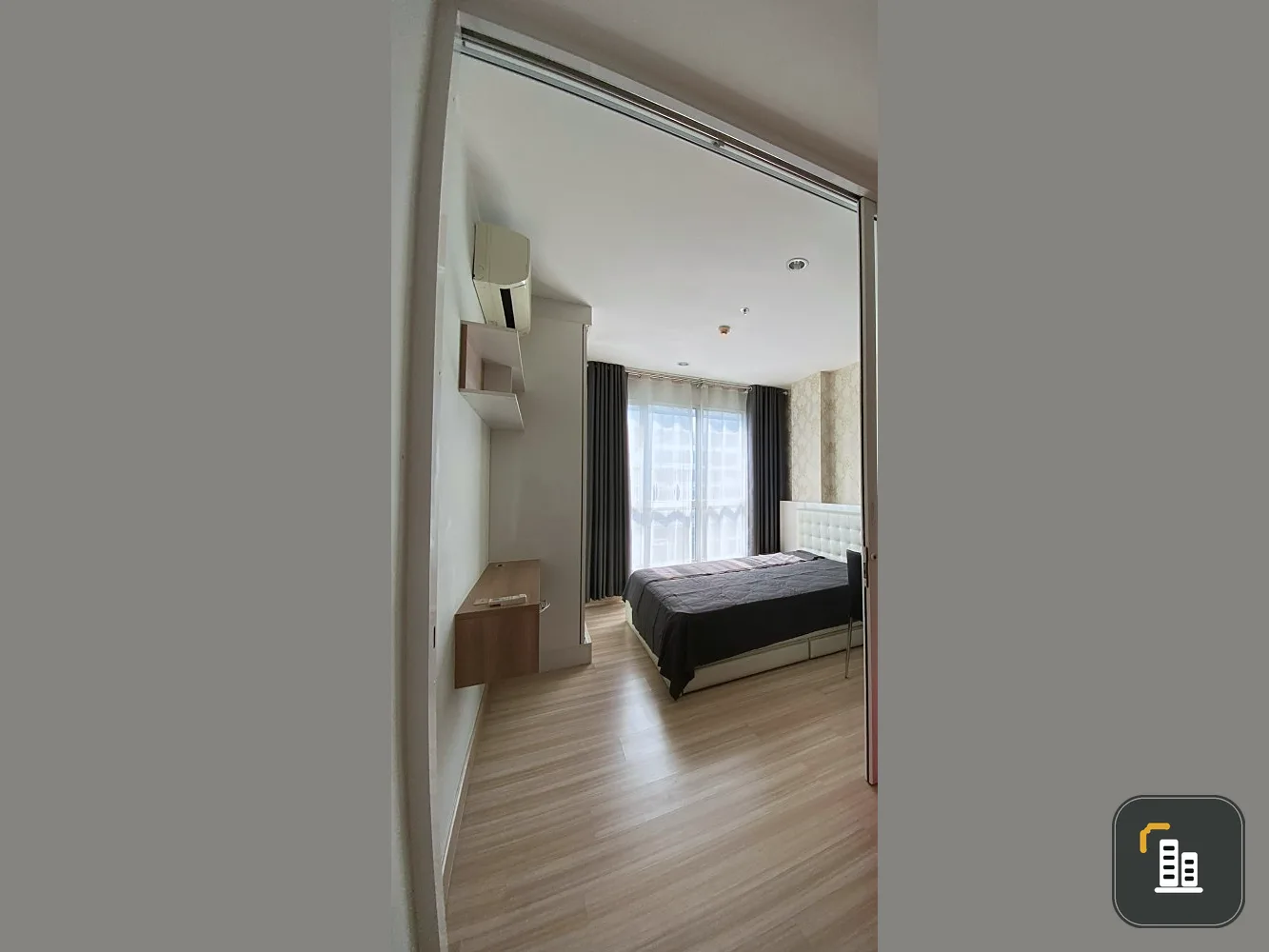 For sale: The Hotel Service, room decorated with beautiful walls. Simply decorated, cozy and with a separate kitchen. Hurry and reserve now.