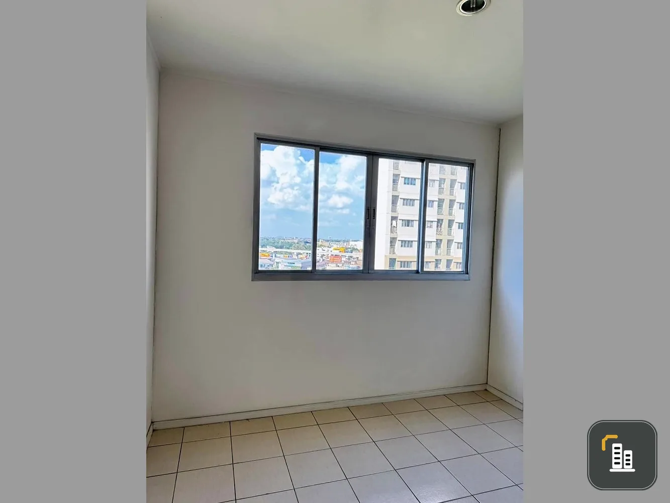 For sale: Lumpini Condo Town Ramintra - Nawamin, empty room, open and airy view. The price is affordable. Hurry and reserve now.
