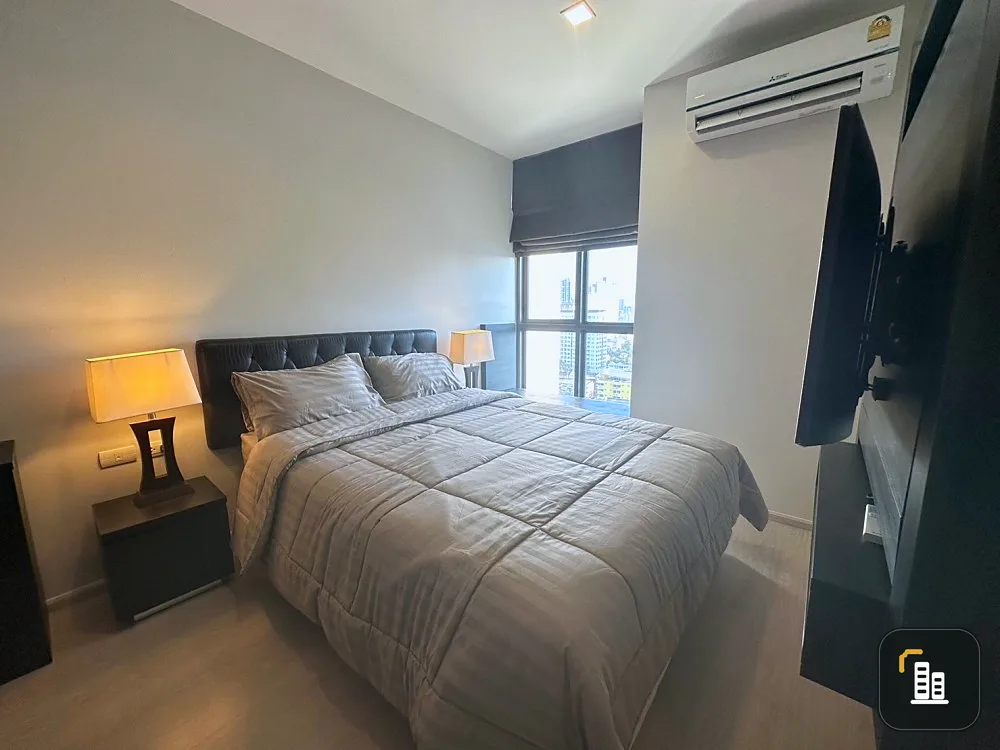 For rent: Rhythm Sukhumvit 44/1, 17th floor, nice decorated room. Fully furnished You can just come in and stay.
