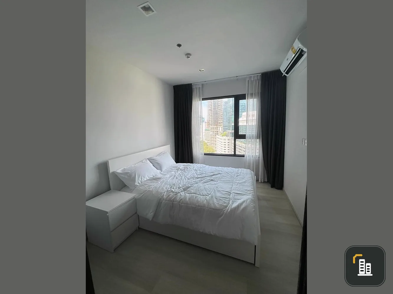 For rent: Life One Wireless, 17th floor, great city view. Fully furnished Complete set of electrical appliances. Hurry and reserve now.
