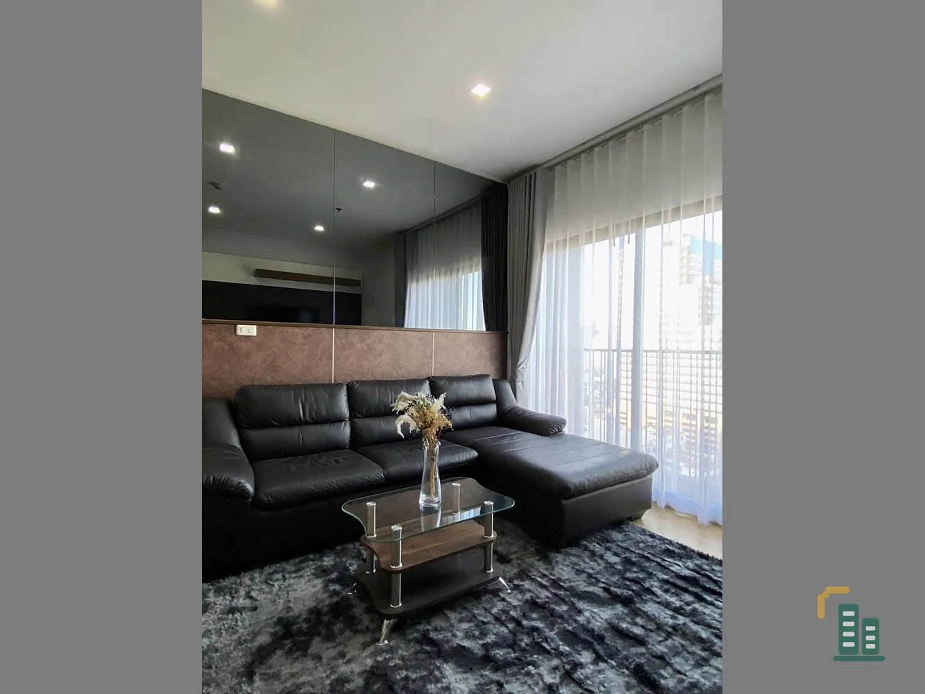 For rent: Noble Reveal, 17th floor, good view, north direction, large leather sofa, very comfortable to sit on. Book now, urgent.