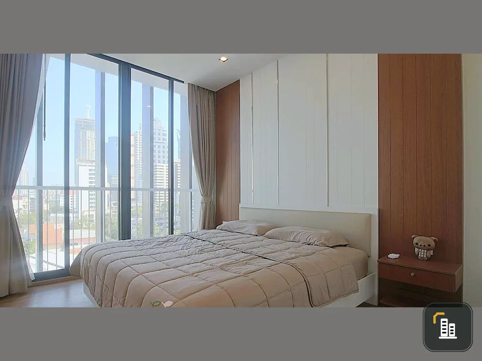 For rent: Park 24 Origin Phrom Phong. Room decorated with built-ins around the room. Premium grade furniture. Hurry and reserve now.