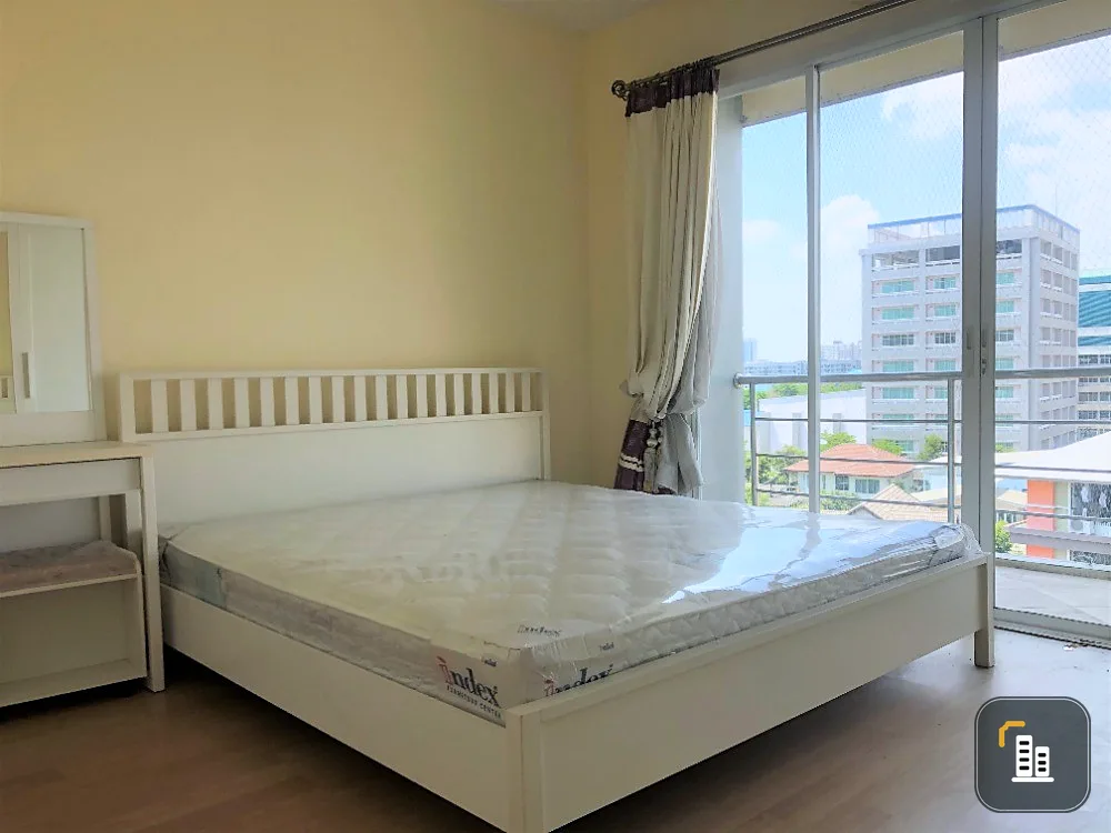 For sale: Ace Ratchada, 2 bedrooms, complete with furniture and electrical appliances. If interested, hurry and reserve now.