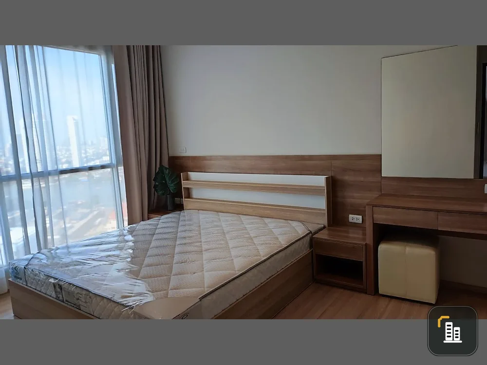 For rent: Rhythm Sathorn, 2 bedrooms, 24th floor, comes with full decoration. If interested, hurry and reserve now. Don't miss it.