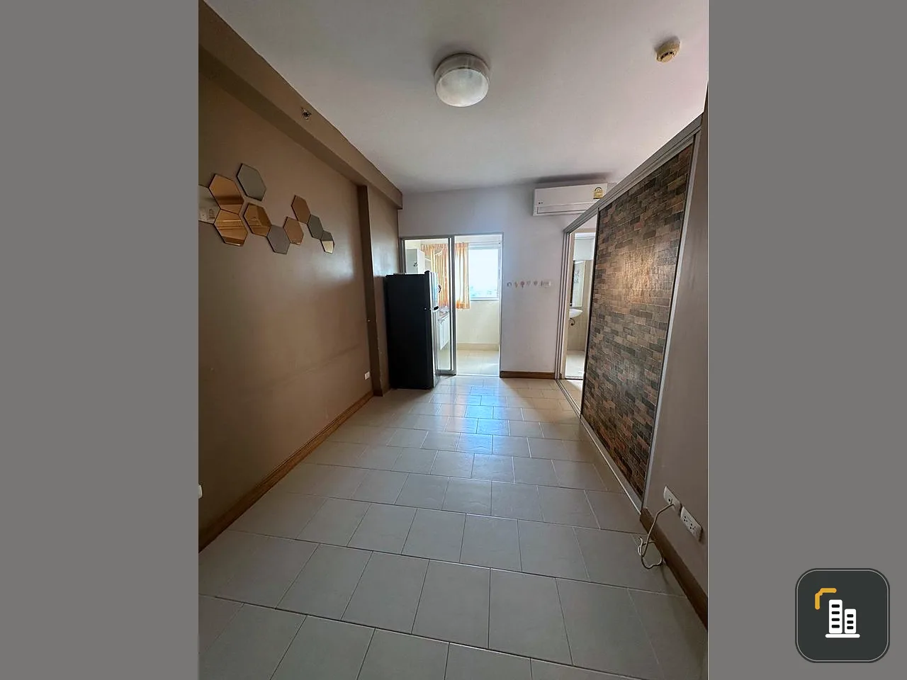 Condo for Sale City home Srinakarin, 11th floor, city view, no buildings blocking it, the room is divided into sections. Buy now, don't wait.