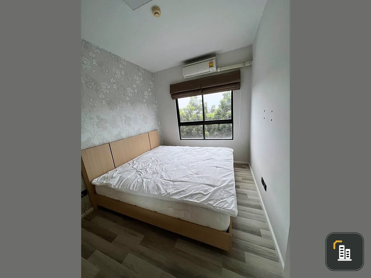 Condo for sale, Ease Rama 2, corner room, large living space. Complete in one place Just come and move in.