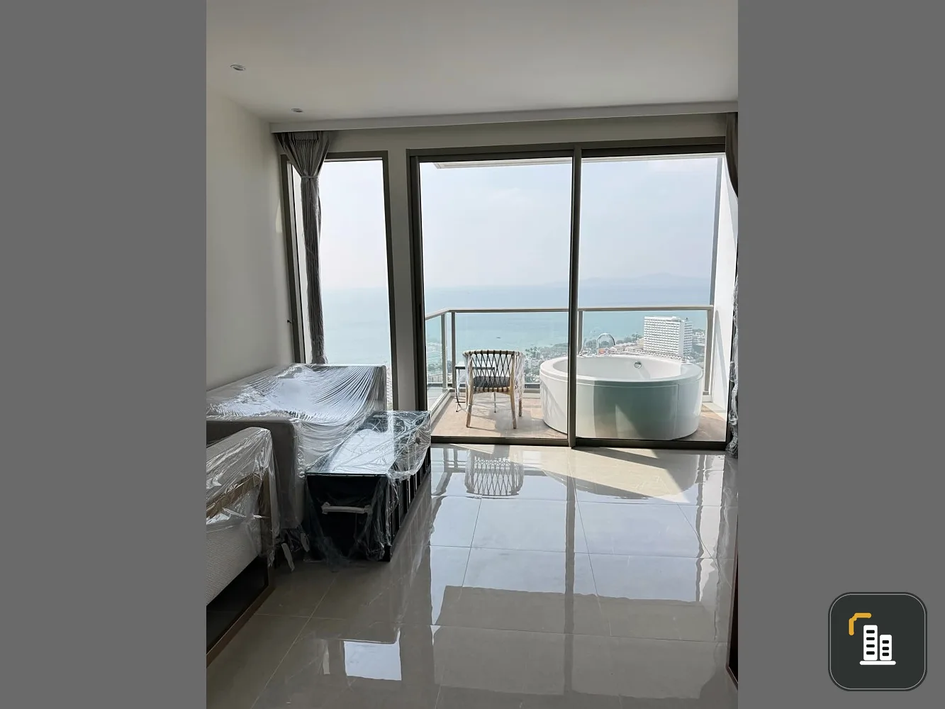 Condo for sale, The Riviera Ocean Drive (Jomtien), sea view with Jacuzzi on the balcony, reserve quickly.