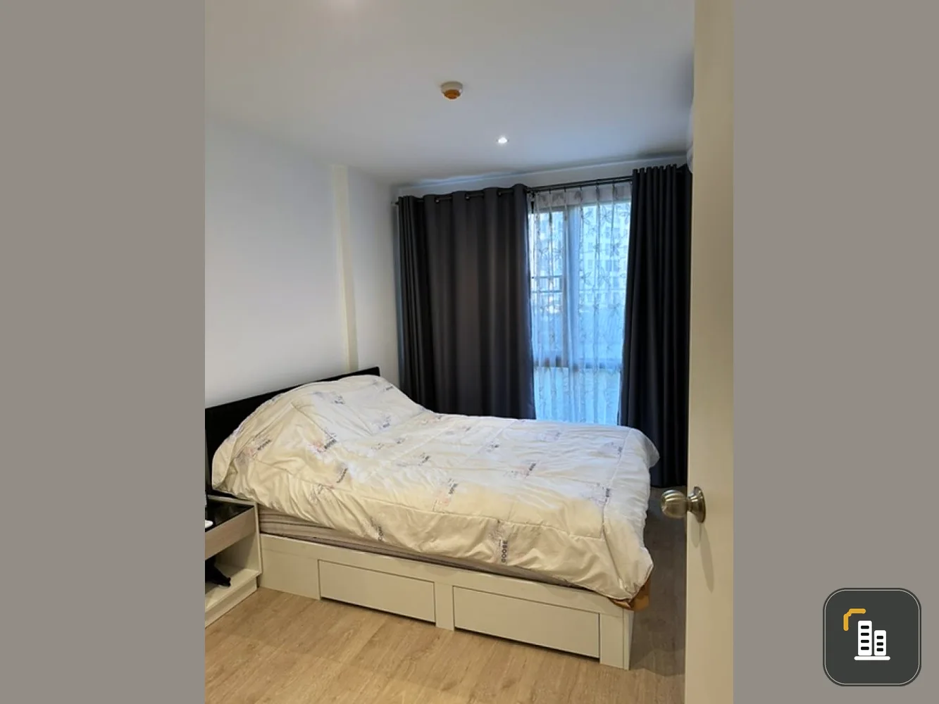 For sale: I Condo Seri Thai Green Space, 3rd floor, swimming pool view, fully furnished, good price, hurry and reserve quickly, don't miss it.