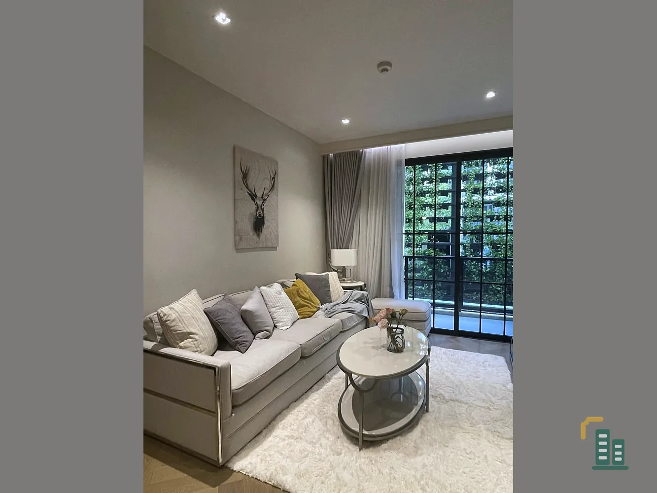 For rent: The Reserve Sukhumvit 61, simply decorated room, nice and luxurious condo in the heart of the city. If you don't reserve, you will regret it