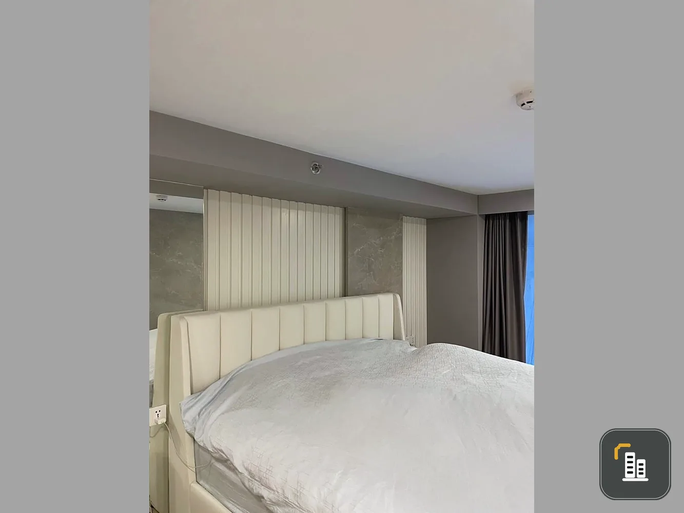 For sale Siamese Exclusive Sukhumvit 31, DUPLEX room, 9th floor, simply decorated. If you miss it, you'll regret it.