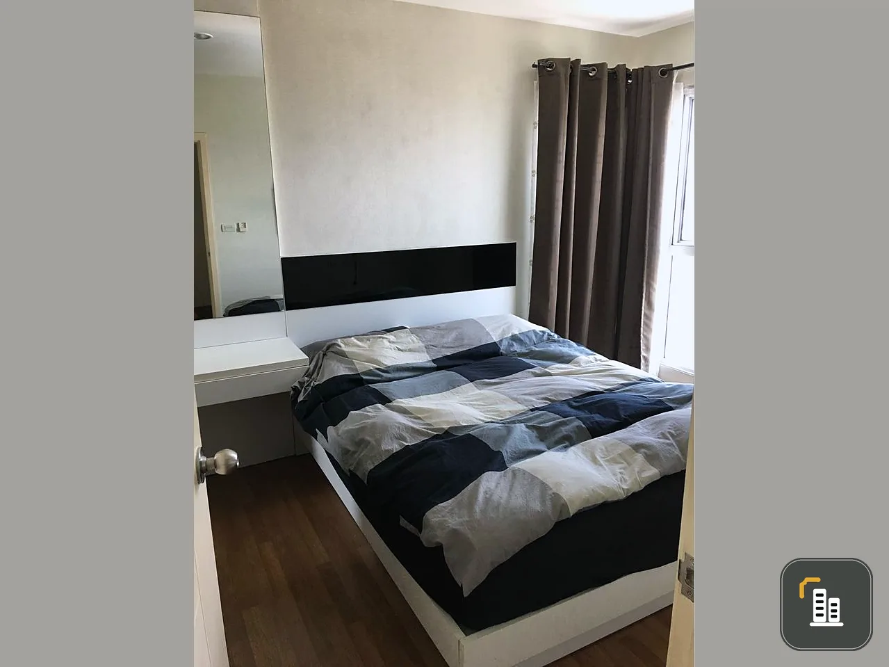 Condo for sald and rent, Centric Ratchada-Suthisan. view of the train station. Plus, the corner room has privacy. Book it and you won't regret it.