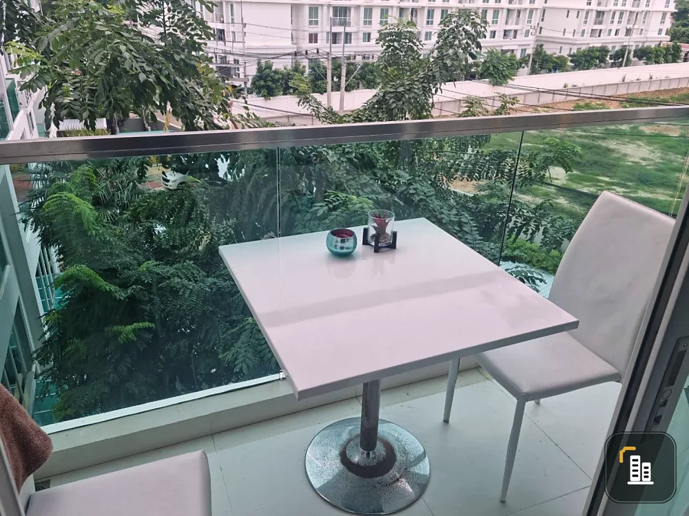 For sale: Amazon Residence Pattaya (Jomtien), 5th floor, Building 1, swimming pool view. Hurry and own it now.