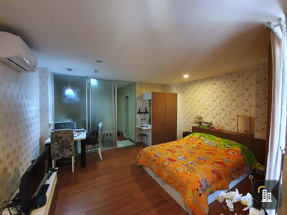 Airlink Residence Romklao for sale, 8th floor, large room, comfortable to live in, comes with decorations, ready to move in. Book now, urgent.