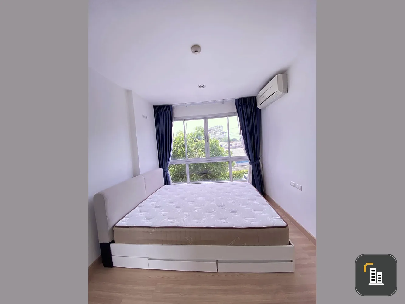 Condo for sale Natureza Art, North Pattaya (North Pattaya), nice bed, nice sofa to sit on, good like this, can't miss it.