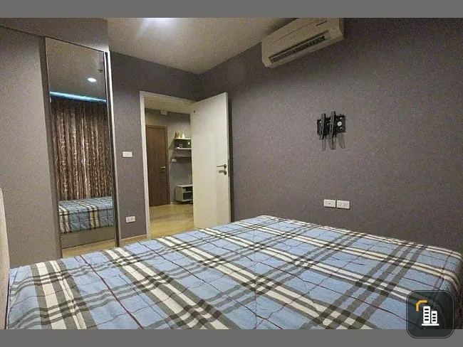 For sale: The Base Chaengwattana, 8th floor, corner room, pool view, separated room, book now, very livable.