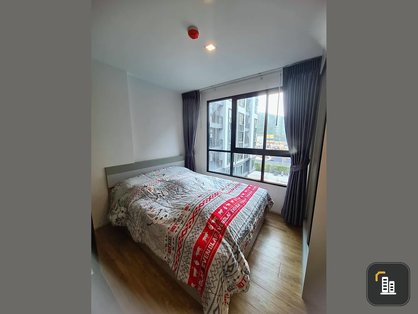 Condo for sale, Kensington Laem Chabang-Sriracha, 4th floor, swimming pool view. Big bed, comfortable sleep, don't miss this price.