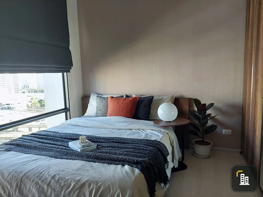 Rhythm Asoke for rent, nice decorated room, 18th floor, fully furnished, good electrical appliances. Reserve first and stay first.