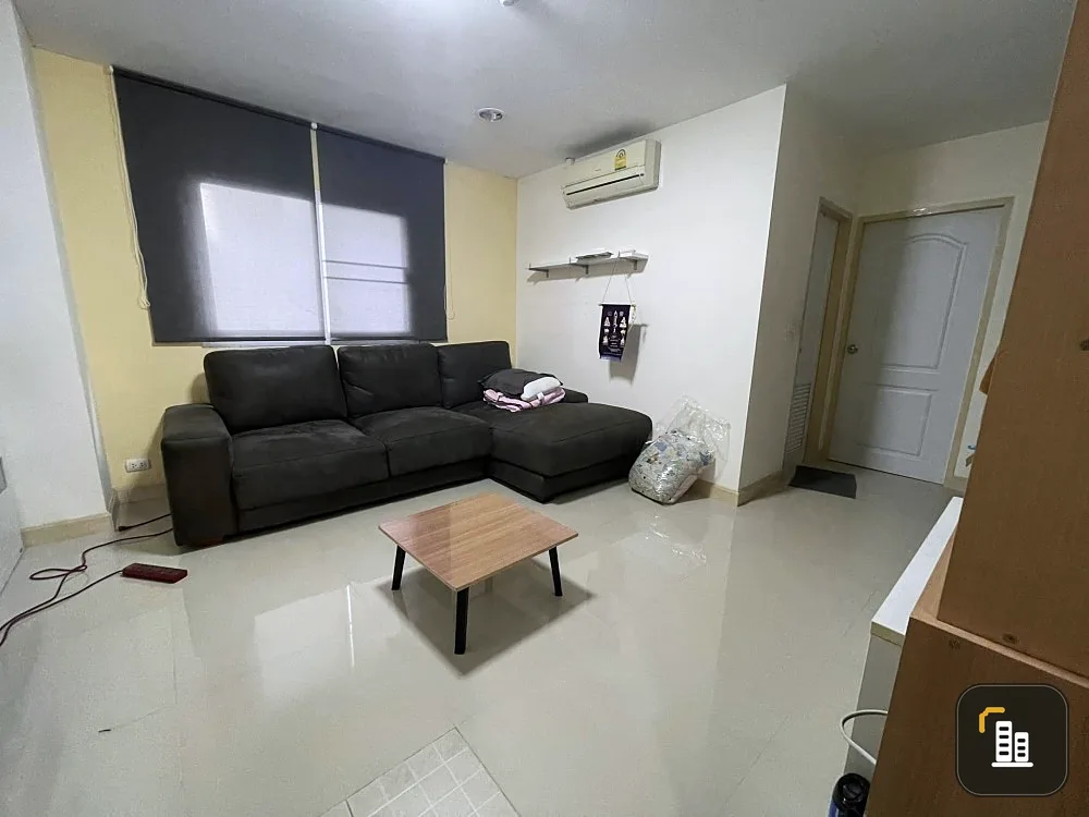 For sale: Metha Place @ Ratchada, spacious room, big sofa, very comfortable to sit on, plus a special price. Reserve and you won't be disappointed.