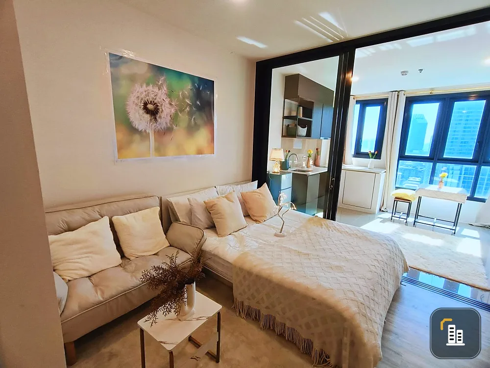 For rent XT Huaikhwang, fully furnished. Ready to move in immediately. Just carry your bag and come in. Don't miss it.