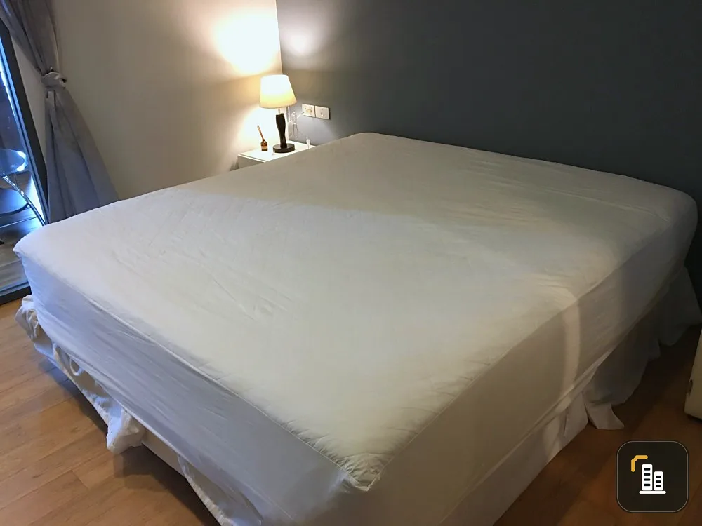 For rent: Hyde Sukhumvit 13, 7th floor, complete with furniture and electrical appliances. Book now, don't wait.