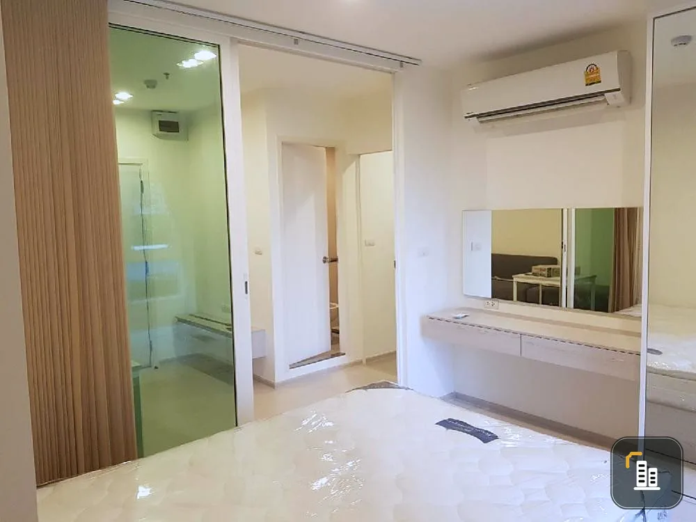 For sale: Aspire Erawan, 5th floor, corner room, pool view, comes with complete decorations. Book now quickly.