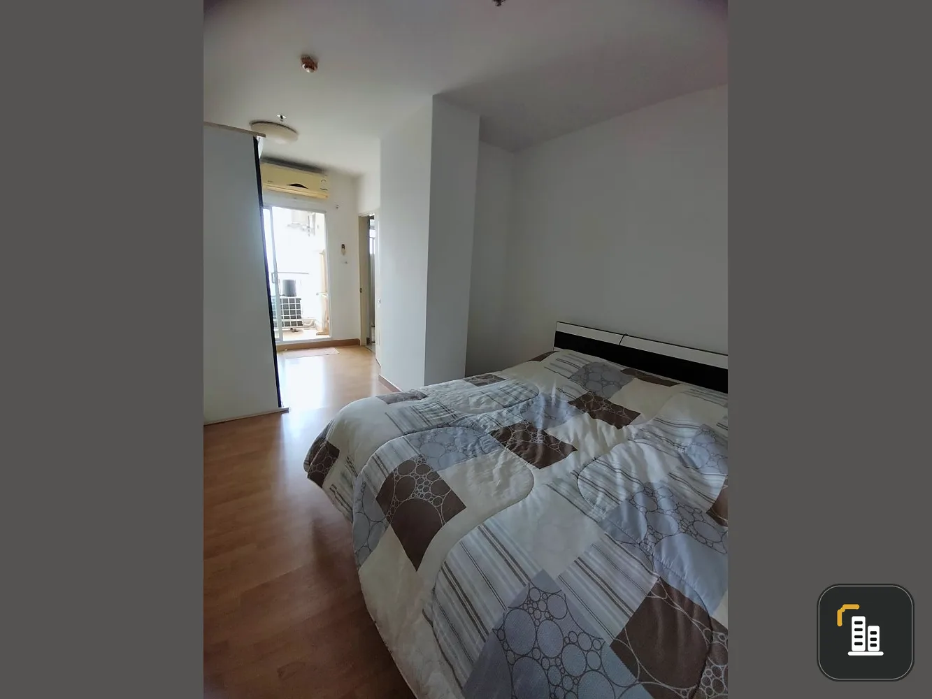 City Home Rattanathibet for rent or sale, empty room, separated into sections. The room is spacious and comfortable. Hurry and reserve yours now.