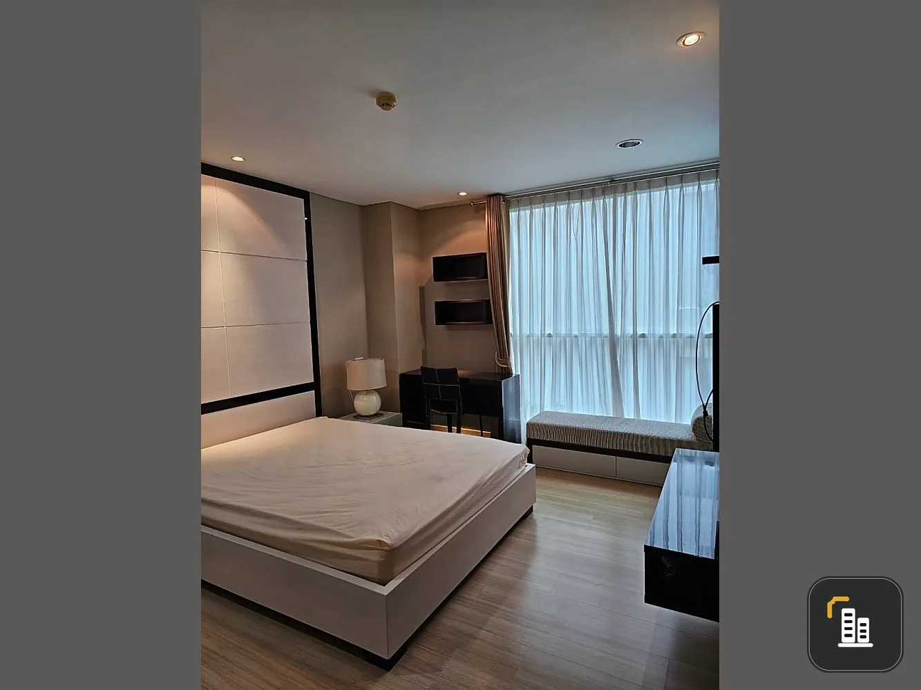 Condo for sale, The Address Pathumwan, decorated with beautiful built-ins, bright tone room, not ready, book now, hurry.