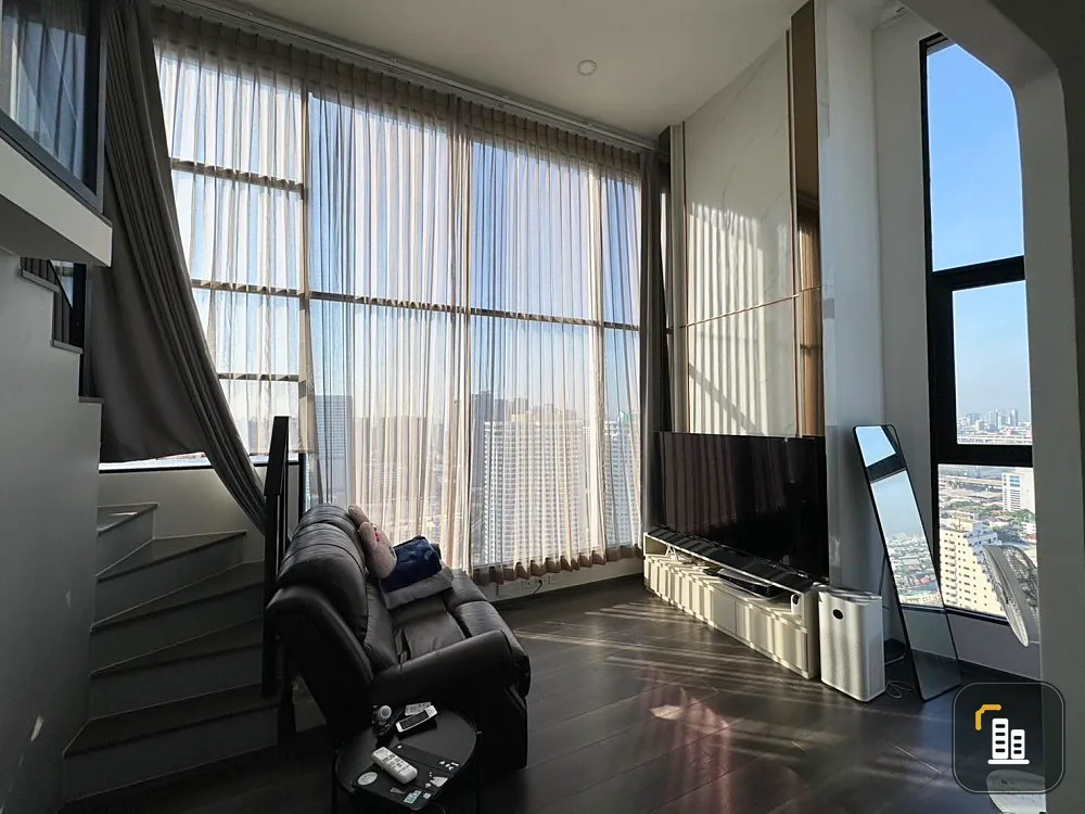For sale and rent, Knightsbridge Space Ratchayothin, high floor, good view, duplex style room. Good furniture, reserve quickly.