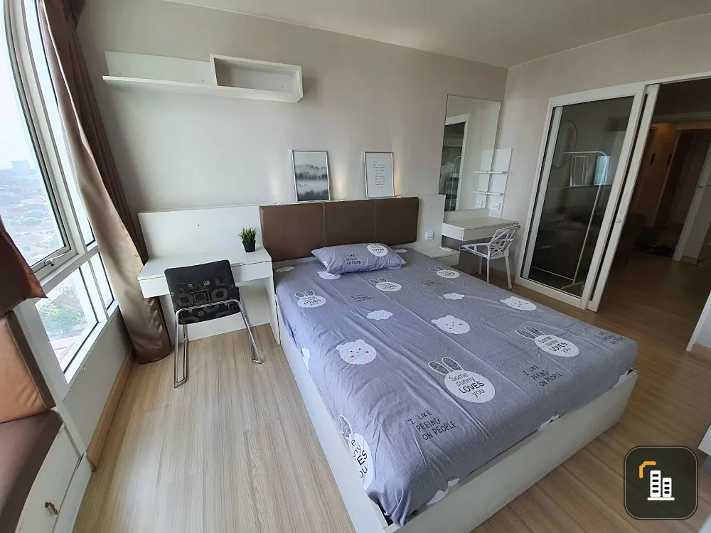 For sale: M Society Condominium, high floor, great city view. The room is simply decorated, ready to move in, the most comfortable sofa. Book now.
