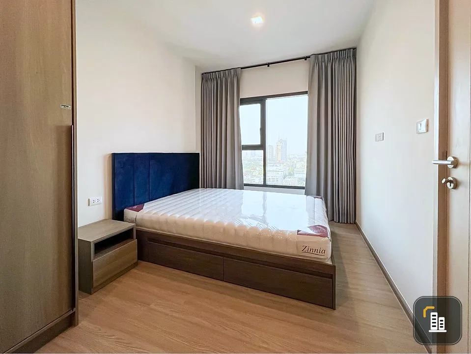 For rent: The Base Petchaburi Thonglor, 1 bedroom, sky view, furniture and electrical appliances ready. Book now.