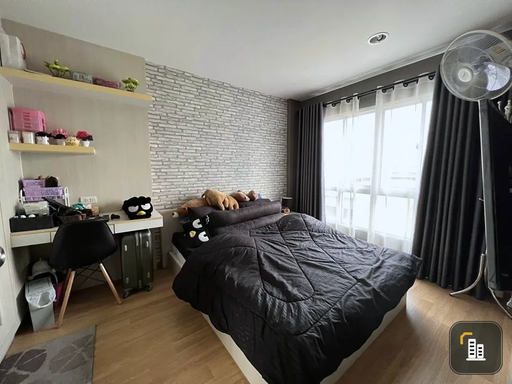 Condo for sale, Vio Khaerai, room decorated with bright walls, great furniture, appliances. Just come and move in.
