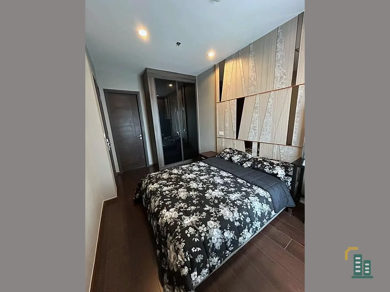 Urgent sale!! Condo C Ekkamai, 32nd floor, beautiful room, fully furnished. If you miss it, you'll regret it. Hurry and reserve now!!