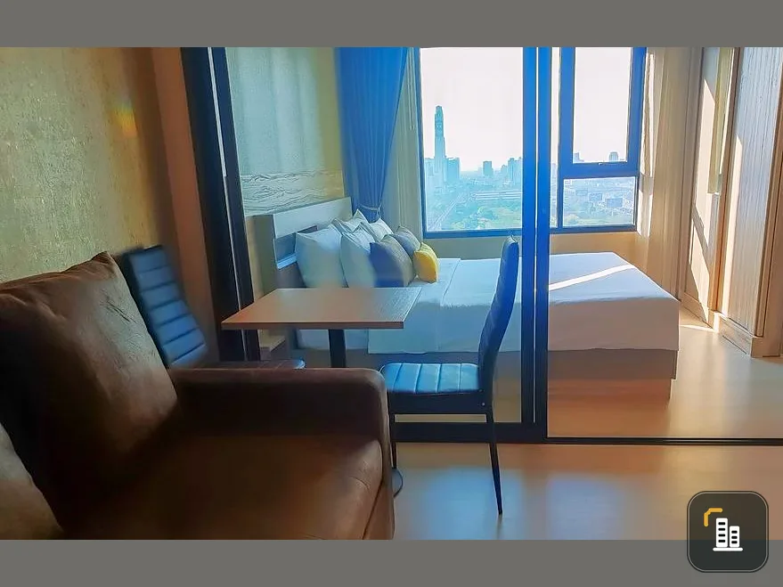 For sale Life Asoke, decorated room, ready to move in, 29th floor, pool view, I'd say you definitely can't miss it.